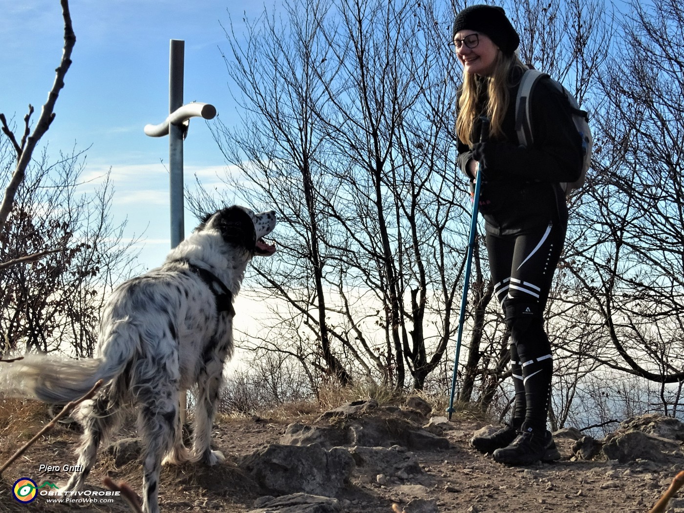 23 Katy e Nina prima cima Podona (1227 m).JPG